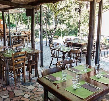 Après votre parcours canoë, pause glace à la guinguette de Cazals près de St Antonin avec Nature Escapade en Tarn-et-Garonne