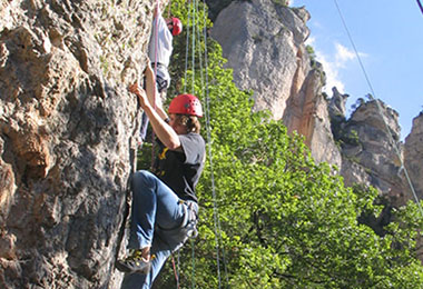 Tarif sortie escalade à Saint Antonin Noble Val avec Nature Escapade, descente en canoë sur l'Aveyron en Tarn-et-Garonne 82