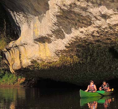 Canoë France Vézère, descente en canoë à St Antonin Noble Val avec Nature Escapade sur l'Aveyron dans le Tarn-et-Garonne